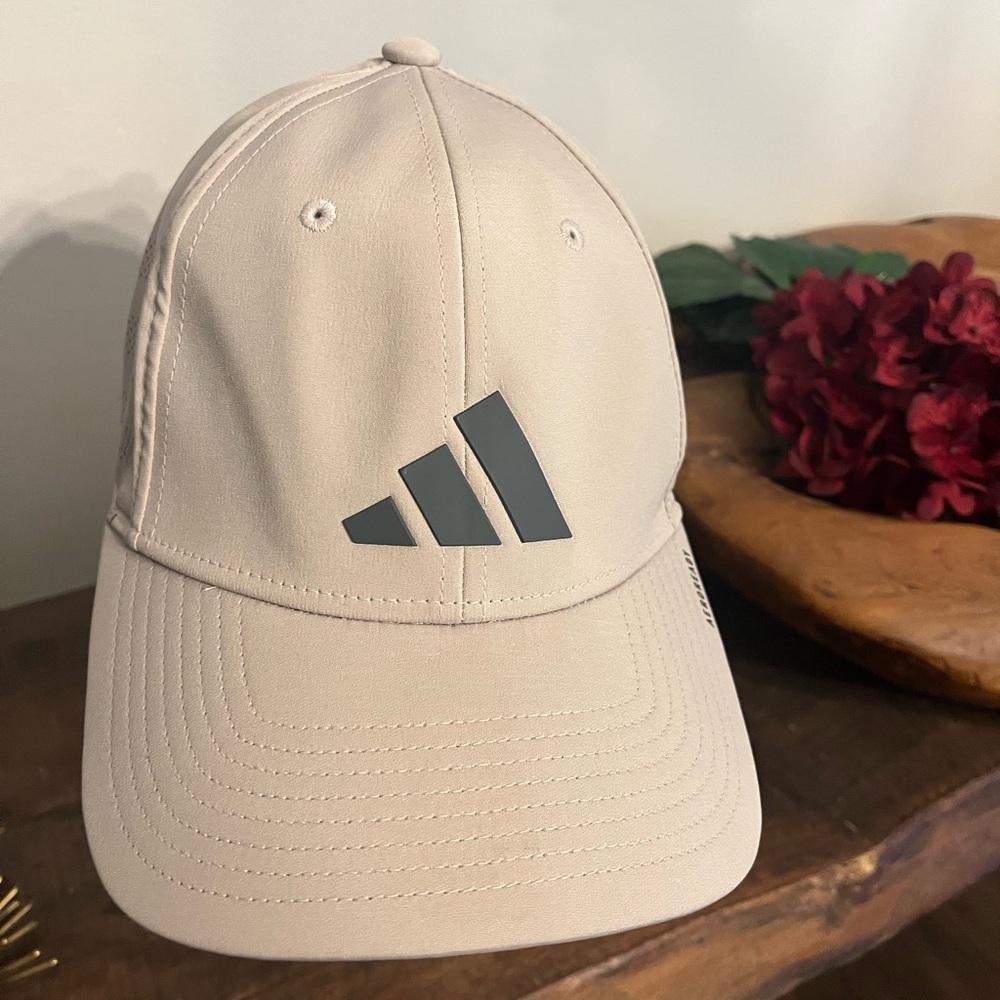 Adidas AeroReady Beige Cap Super Light S/M
